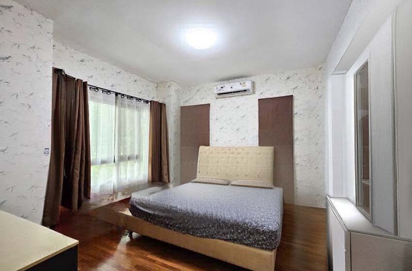 House with Shared Pool in Bangnatrad 